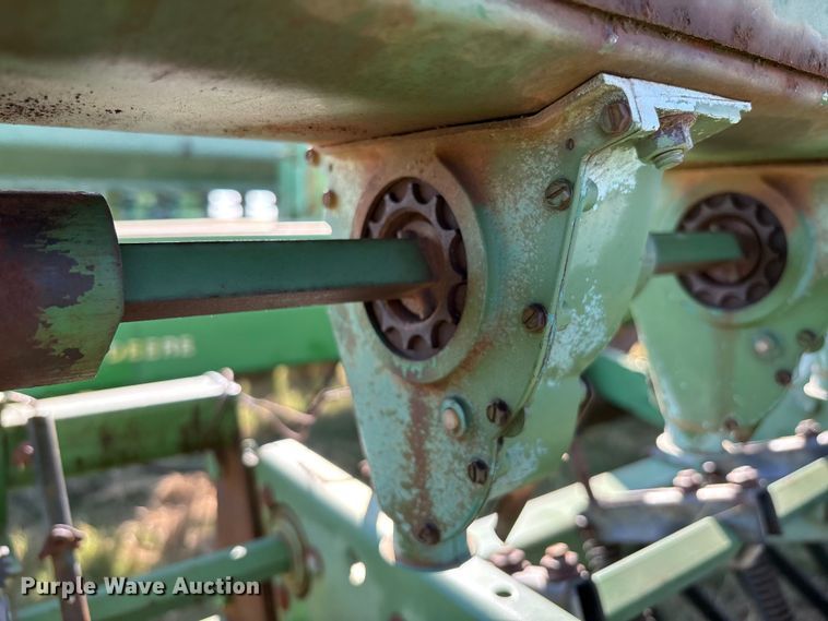 image for item IE9217 John Deere 515 grain drill