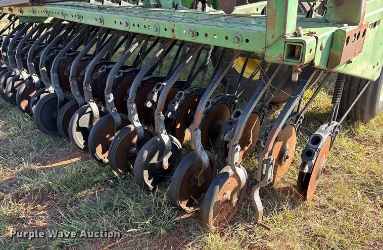 image for item IE9217 John Deere 515 grain drill