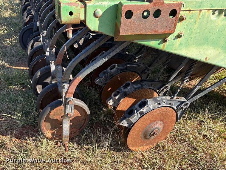 image for item IE9217 John Deere 515 grain drill