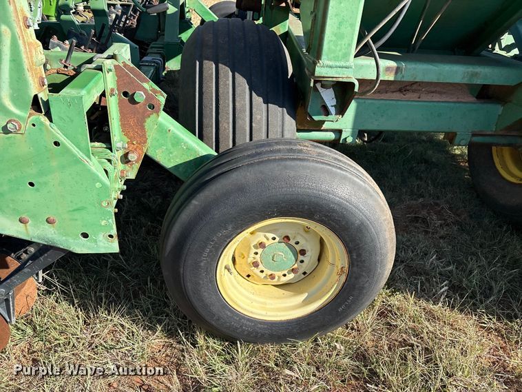 image for item IE9217 John Deere 515 grain drill