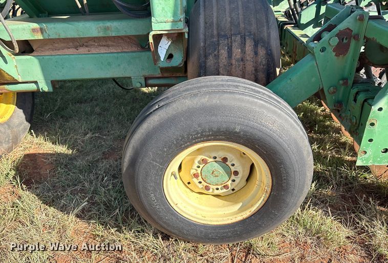 image for item IE9217 John Deere 515 grain drill