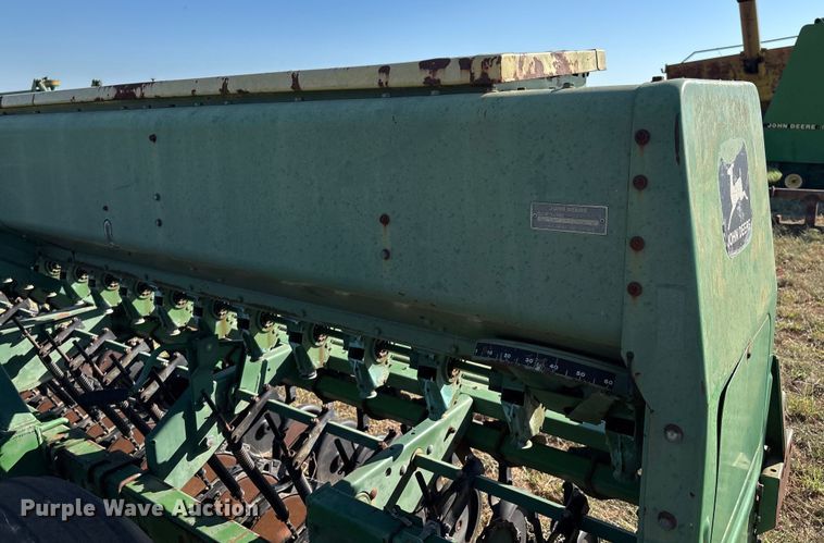 image for item IE9217 John Deere 515 grain drill