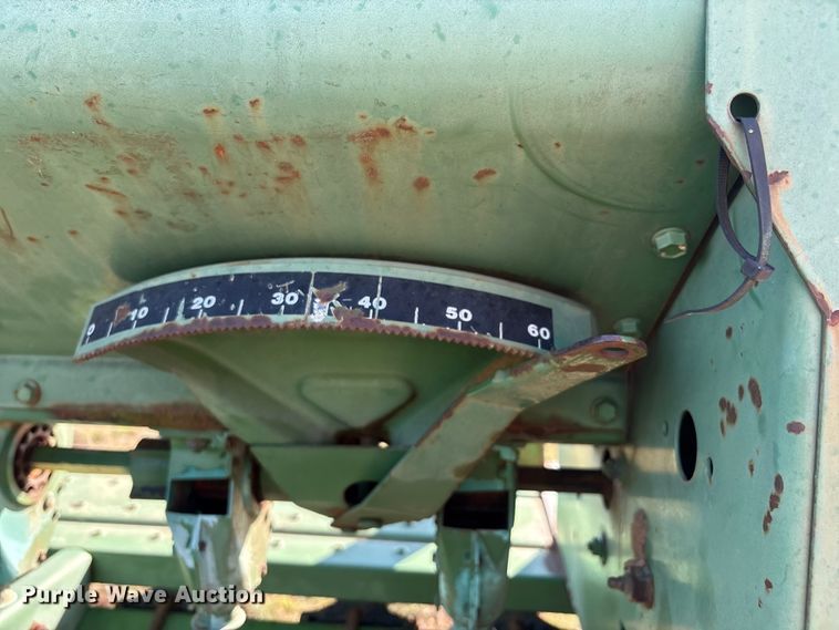 image for item IE9217 John Deere 515 grain drill