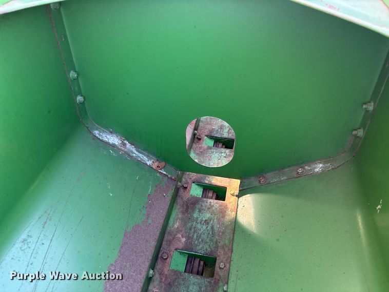 image for item IE9217 John Deere 515 grain drill