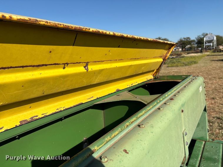 image for item IE9217 John Deere 515 grain drill