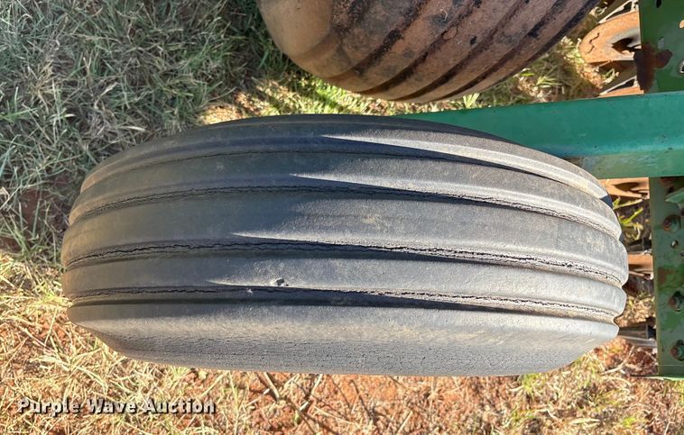 image for item IE9217 John Deere 515 grain drill