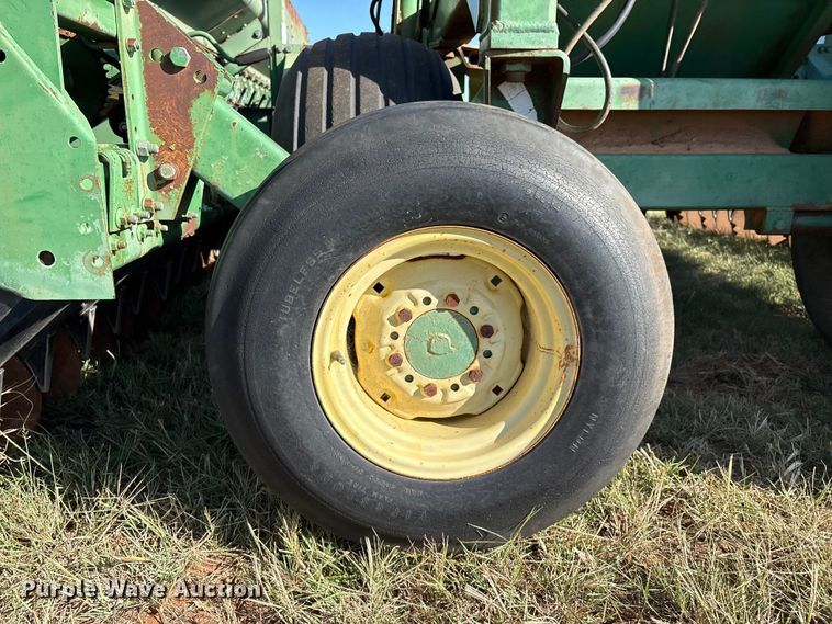 image for item IE9217 John Deere 515 grain drill