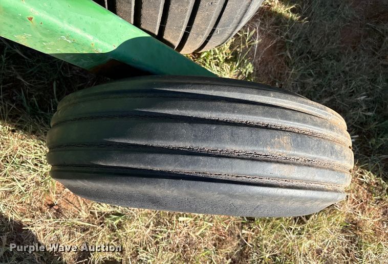 image for item IE9217 John Deere 515 grain drill