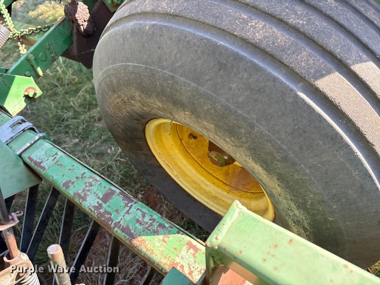 image for item IE9217 John Deere 515 grain drill