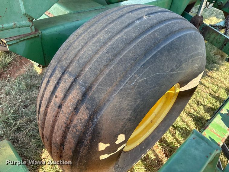 image for item IE9217 John Deere 515 grain drill