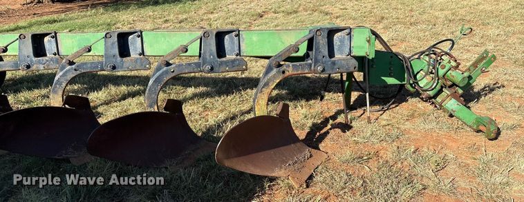 image for item IE9218 John Deere 2600 6 bottom plow