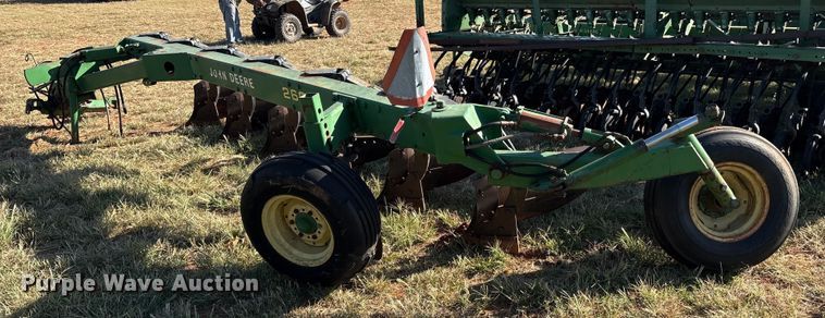 image for item IE9218 John Deere 2600 6 bottom plow