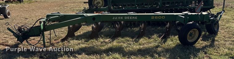 image for item IE9218 John Deere 2600 6 bottom plow