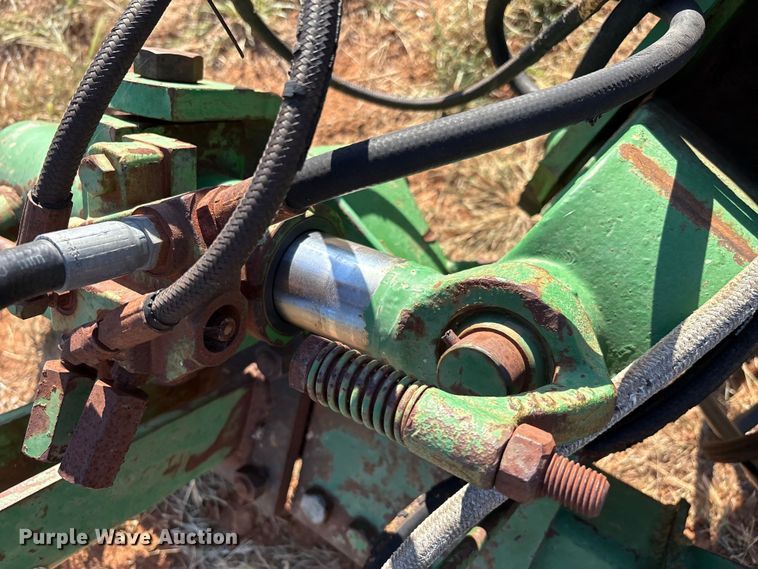 image for item IE9218 John Deere 2600 6 bottom plow