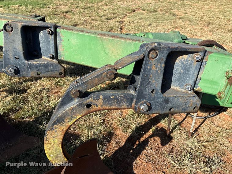image for item IE9218 John Deere 2600 6 bottom plow