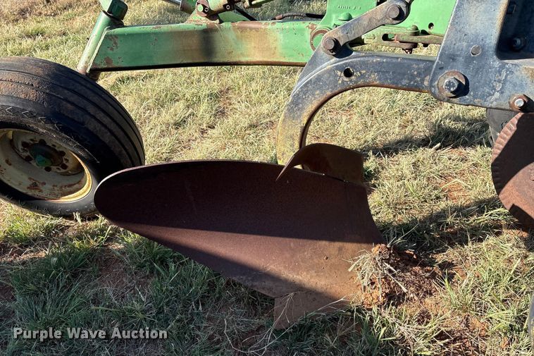 image for item IE9218 John Deere 2600 6 bottom plow