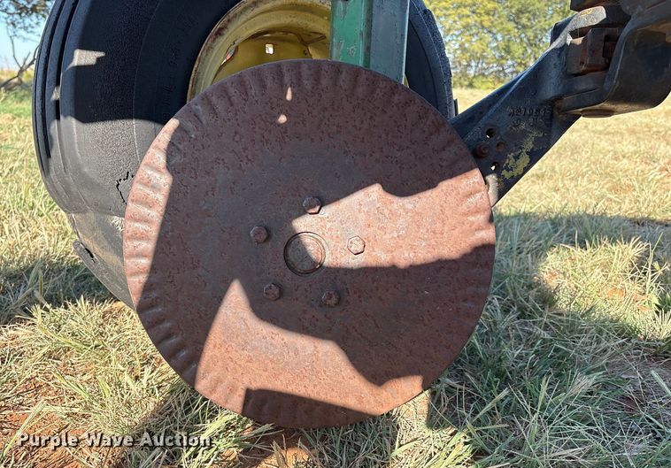 image for item IE9218 John Deere 2600 6 bottom plow