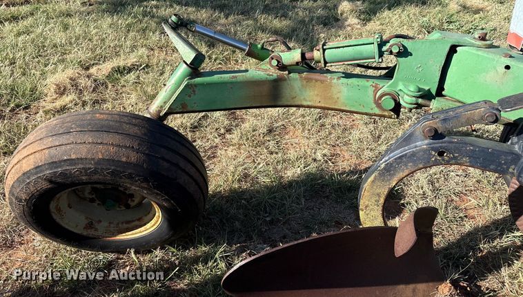 image for item IE9218 John Deere 2600 6 bottom plow