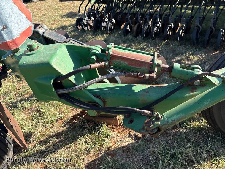 image for item IE9218 John Deere 2600 6 bottom plow