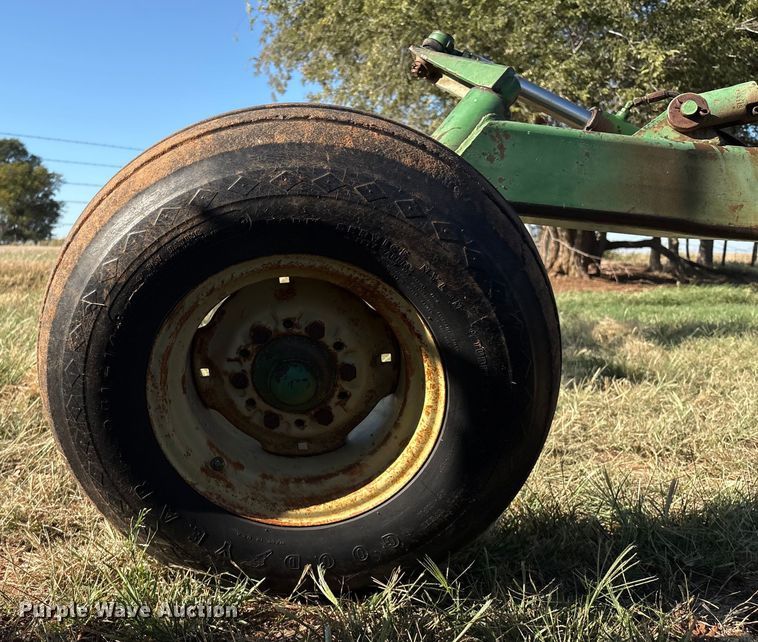 image for item IE9218 John Deere 2600 6 bottom plow