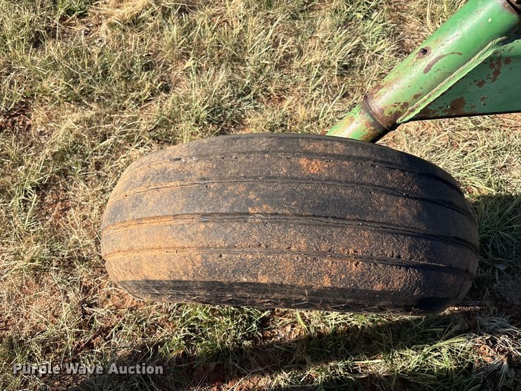 image for item IE9218 John Deere 2600 6 bottom plow