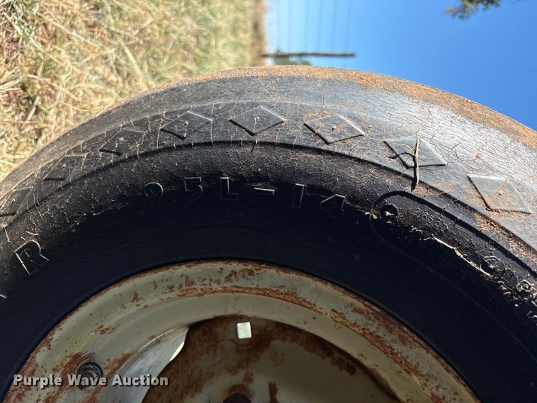 image for item IE9218 John Deere 2600 6 bottom plow