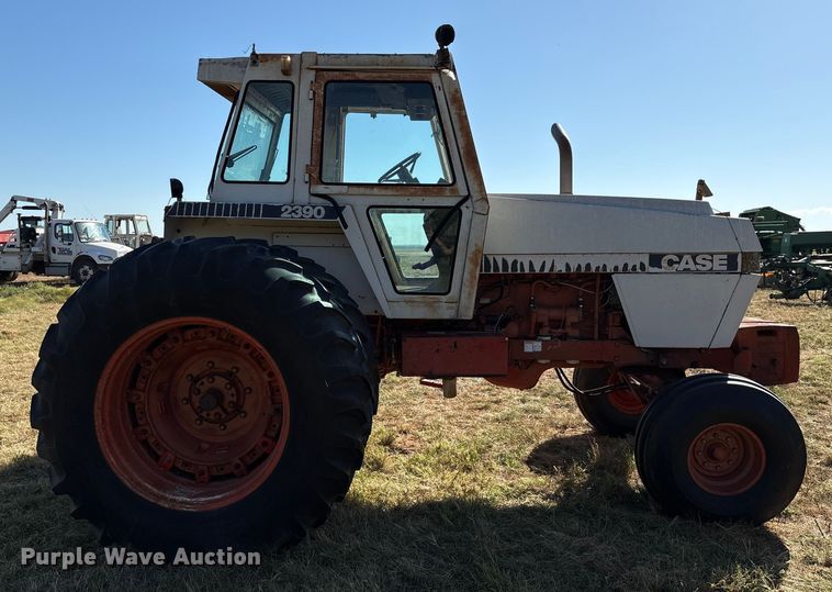 image for item IE9219 Case 2390 tractor