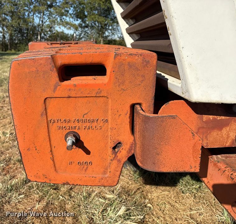 image for item IE9219 Case 2390 tractor