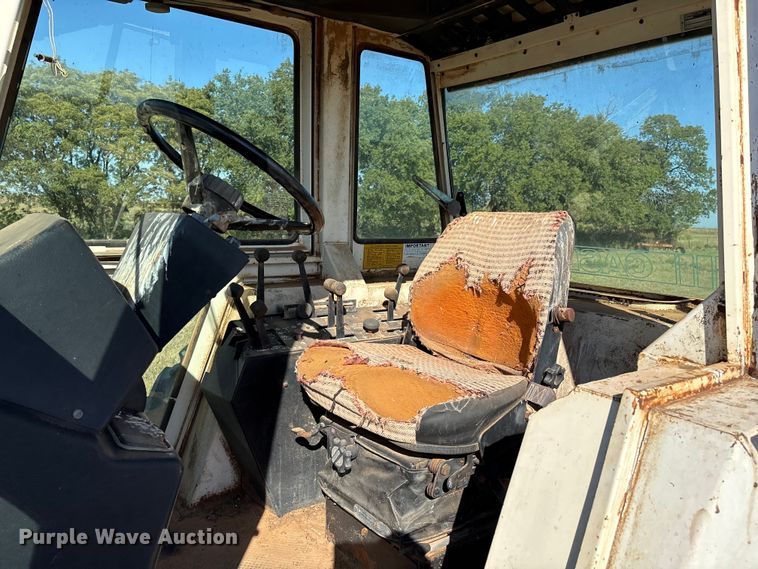 image for item IE9219 Case 2390 tractor