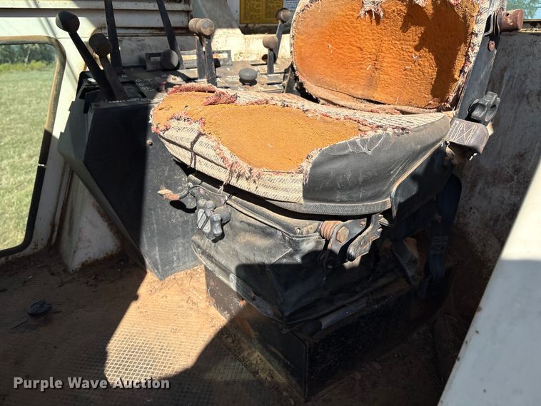 image for item IE9219 Case 2390 tractor