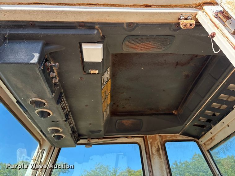 image for item IE9219 Case 2390 tractor