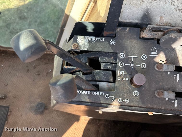 image for item IE9219 Case 2390 tractor