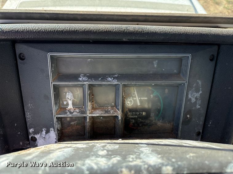 image for item IE9219 Case 2390 tractor