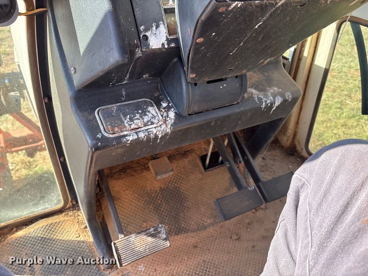 image for item IE9219 Case 2390 tractor