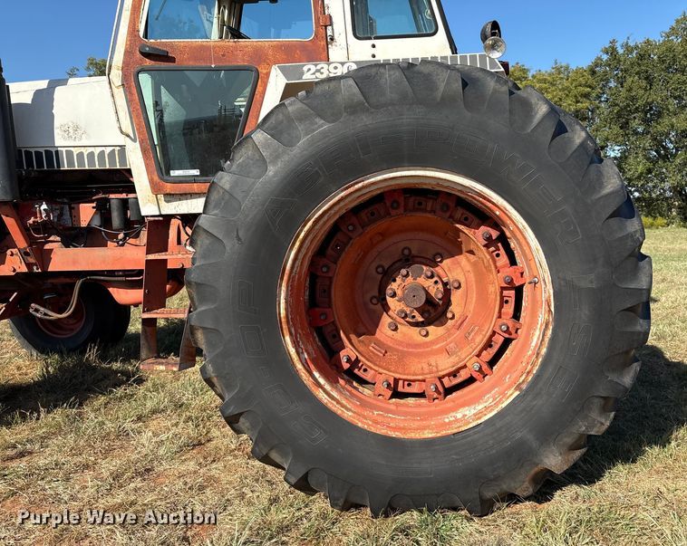 image for item IE9219 Case 2390 tractor