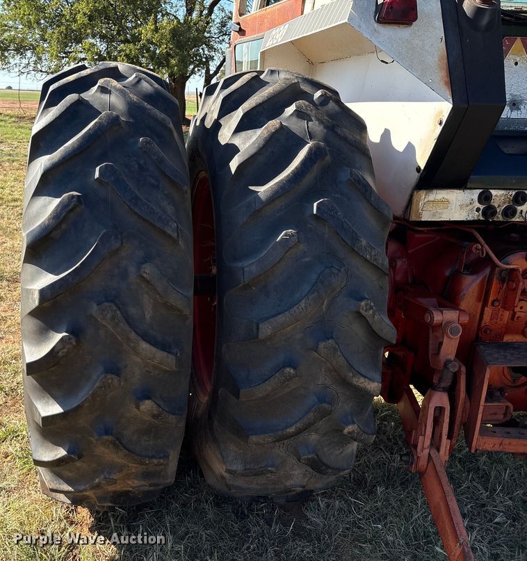 image for item IE9219 Case 2390 tractor