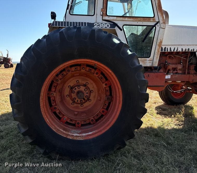 image for item IE9219 Case 2390 tractor