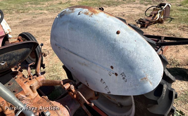 image for item IE9224 Ford 8N tractor