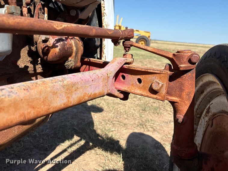 image for item IE9224 Ford 8N tractor