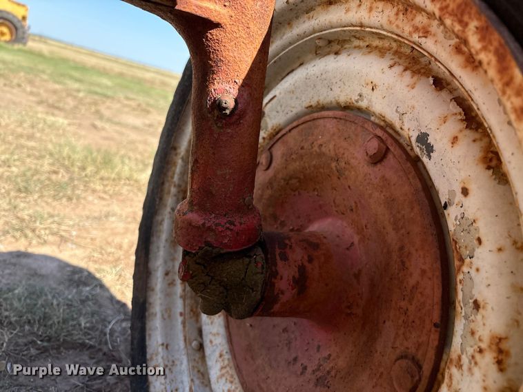 image for item IE9224 Ford 8N tractor