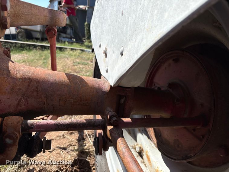 image for item IE9224 Ford 8N tractor