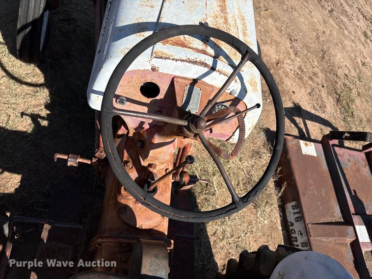 image for item IE9224 Ford 8N tractor