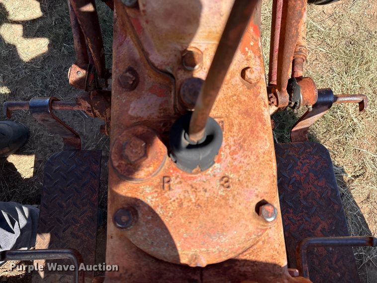 image for item IE9224 Ford 8N tractor