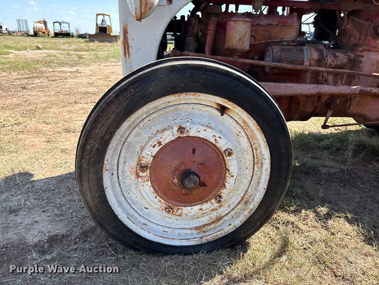 image for item IE9224 Ford 8N tractor
