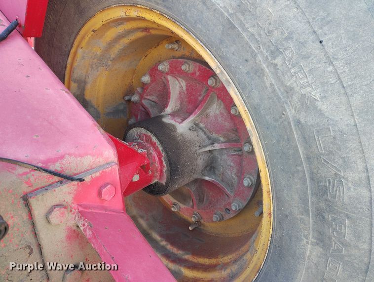 image for item IP9656 1984 Versatile 945 4WD tractor