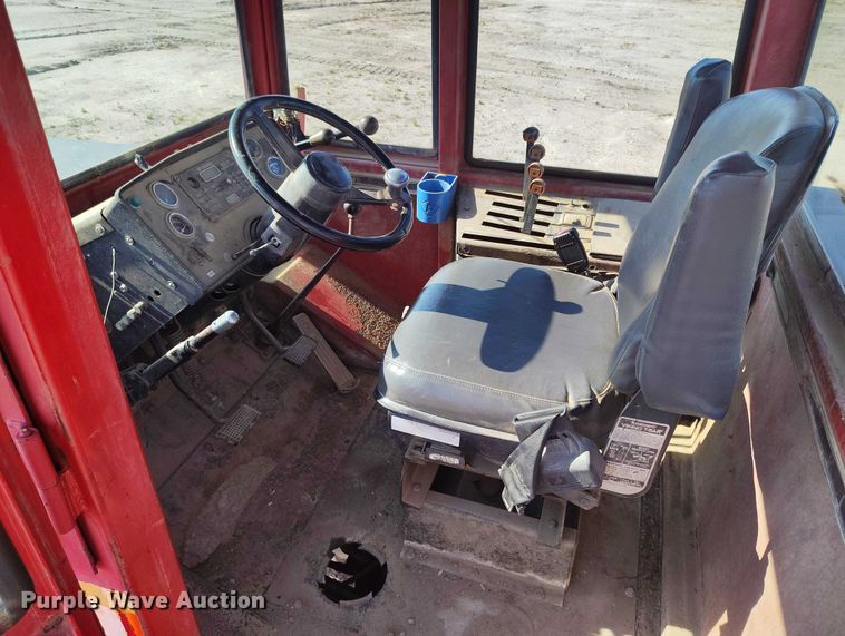 image for item IP9656 1984 Versatile 945 4WD tractor