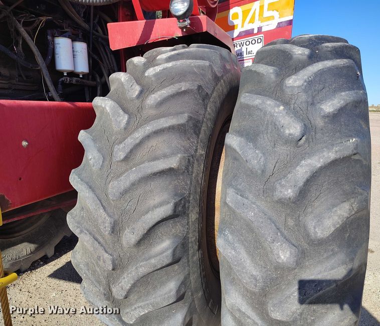 image for item IP9656 1984 Versatile 945 4WD tractor