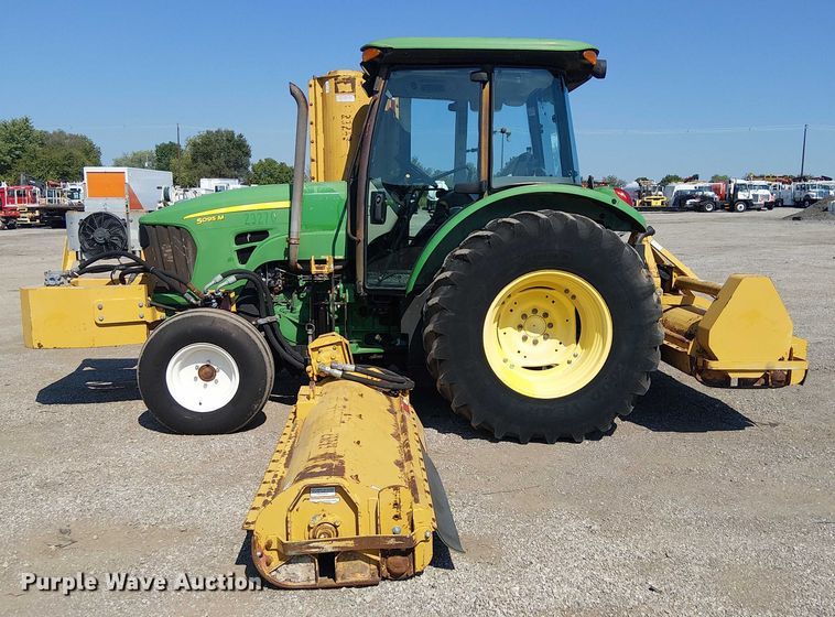 image for item NU9729 John Deere 5095M MFWD tractor