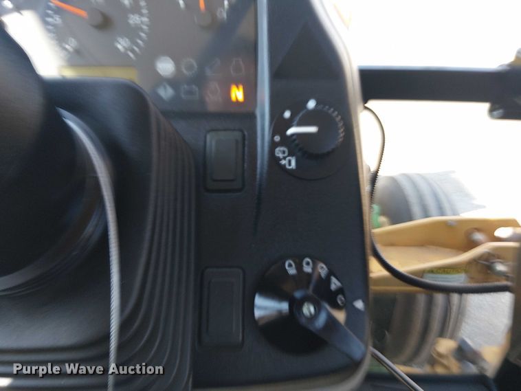 image for item NU9729 John Deere 5095M MFWD tractor