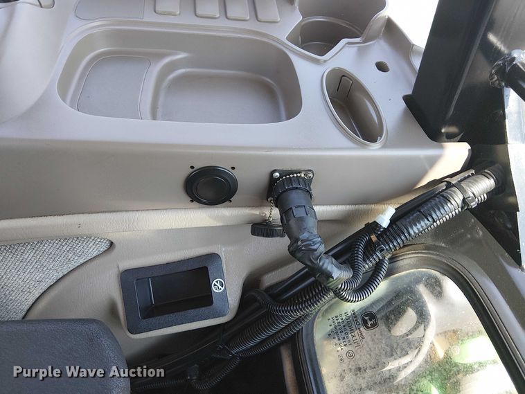 image for item NU9729 John Deere 5095M MFWD tractor